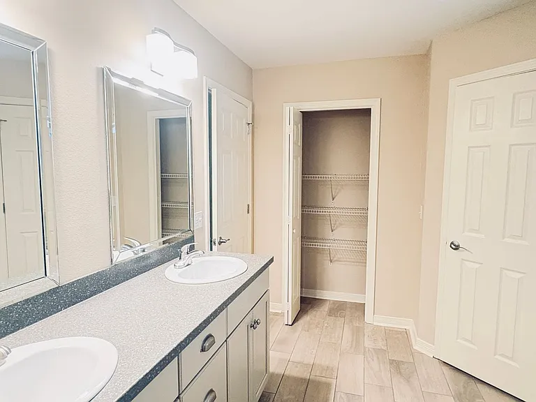 10621 Creek Ridge Dr — Photo 12
