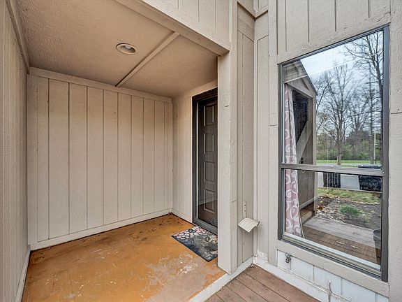 3rd image of 7110 Woods Crossing Dr