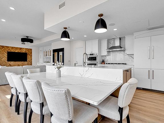 5th image of 106 W Seeboth STREET #512