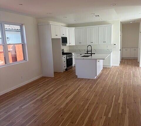 2nd image of 1150 W 1st St