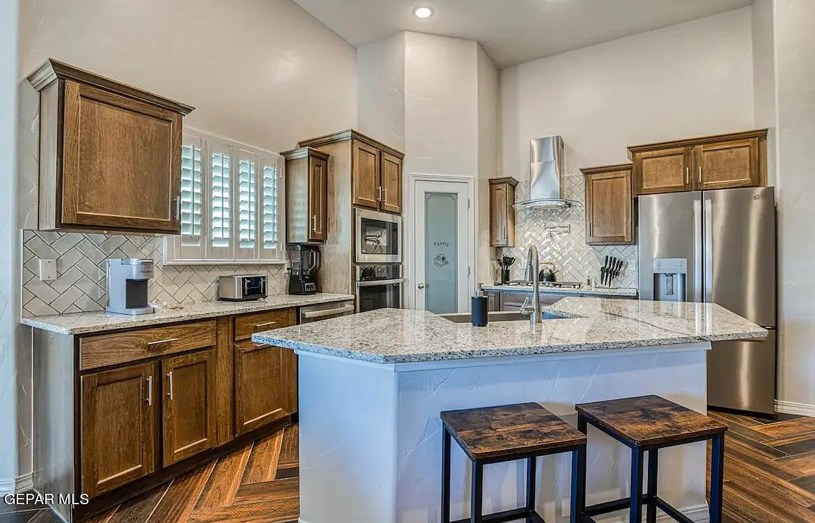 3 bed, 2.0 bath, 1730 sqft, $3,200 — Photo 3