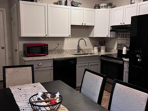 4th image of 3625 Shoreline Dr