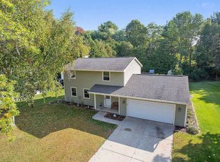 211 Harvest Ct, Manitowoc, WI 54220