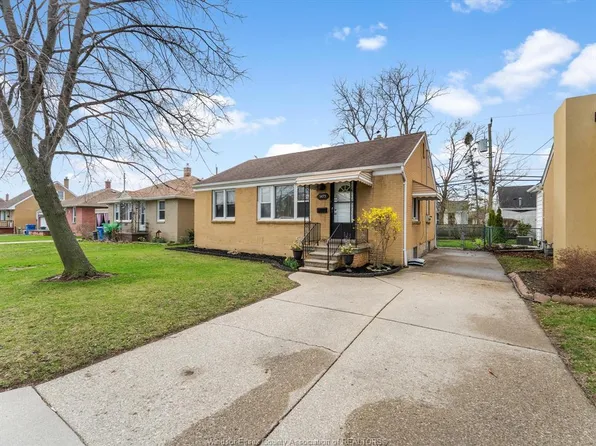 1473 Redwood Ave, Windsor, ON N9C 3P2