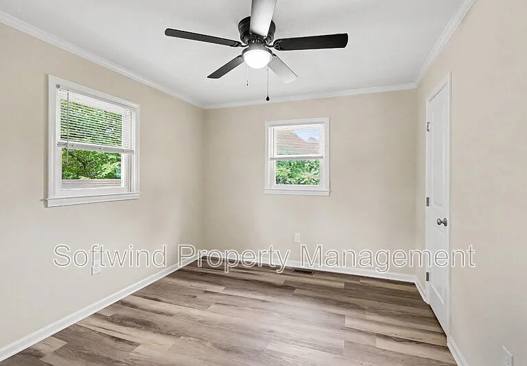 1050 Pinecrest Dr — Photo 9