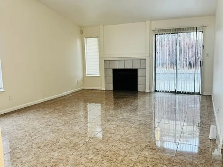 9004 Pine Ridge Way — Photo 3