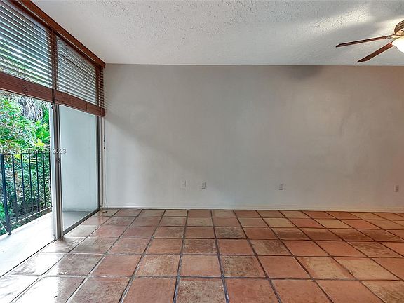 4th image of 2539 S Bayshore Dr #325AR