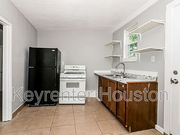 4th image of 4610 Schroeder St #2