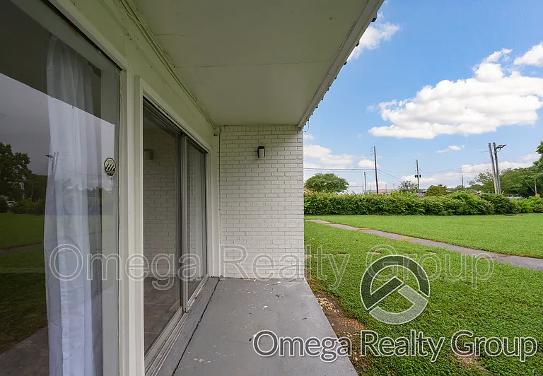 Camelot Apartments — Photo 37