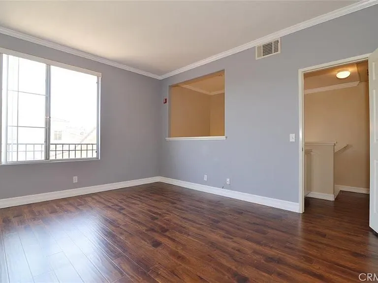 1308 Elmhurst — Photo 9