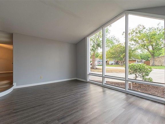5th image of 209 Atherstone Ct