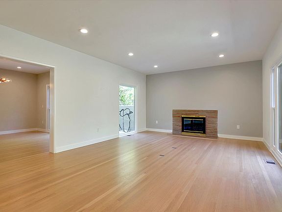 5th image of 569 Lowell Ave