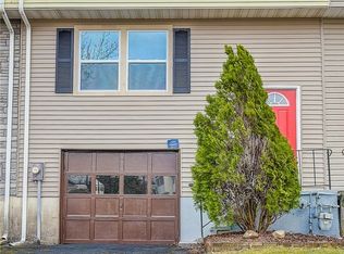 8398 Shallowcreek Rd #B, Liverpool, NY 13090