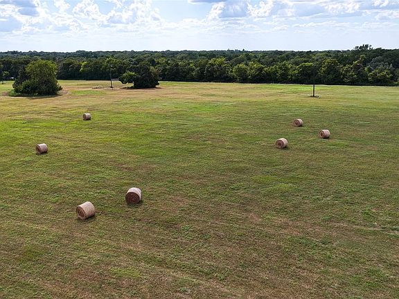 5th image of 4410 Clay Creek Rd