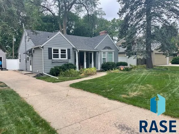 409 E 27th St, Sioux Falls, SD 57105