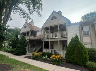 33 Langdon Ct #203, Berlin, CT 06037