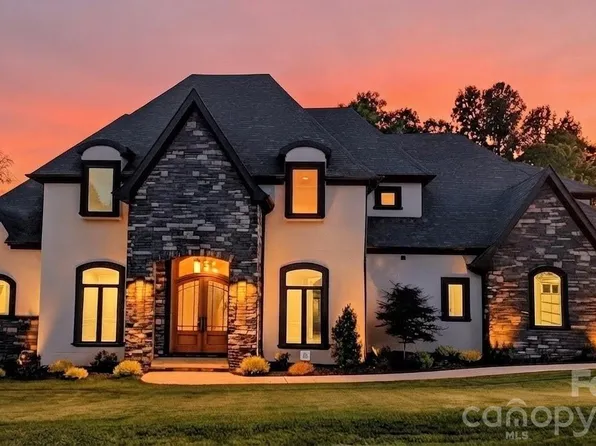 110 Hunts Landing Dr, Mooresville, NC 28117