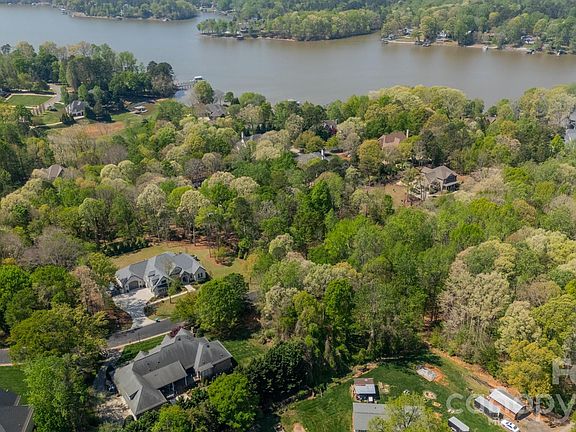 5th image of 8113 Bayview Ln #25