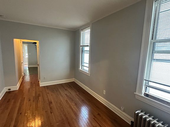 3rd image of 1615 W Summerdale Ave APT 1