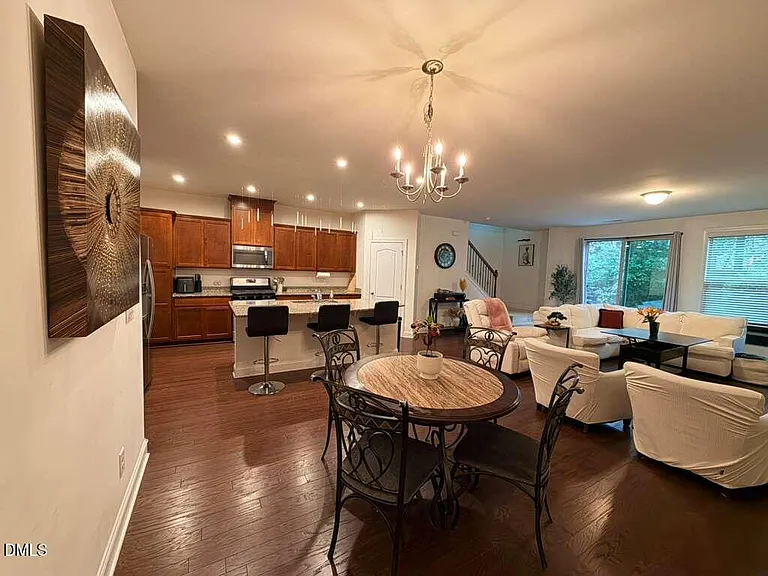 735 Lampwick Ln — Photo 6