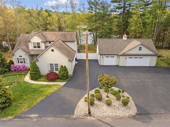 3rd image of 122 Spring Grove Rd