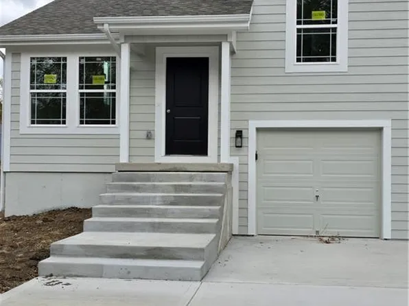 501 W Smith St, Spring Hill, KS 66083