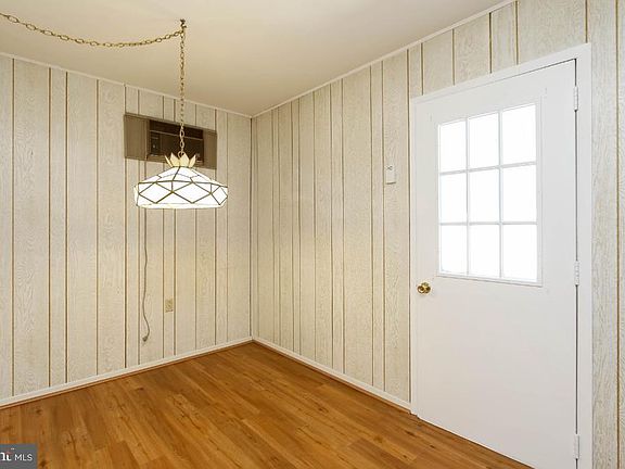 4th image of 15202 Hyde Park Dr #36-36-B