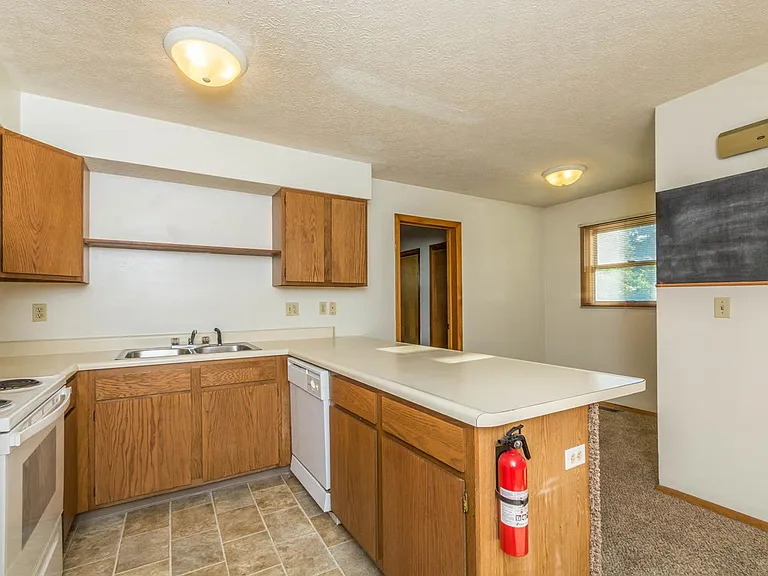 521 E Smith Ave — Photo 4