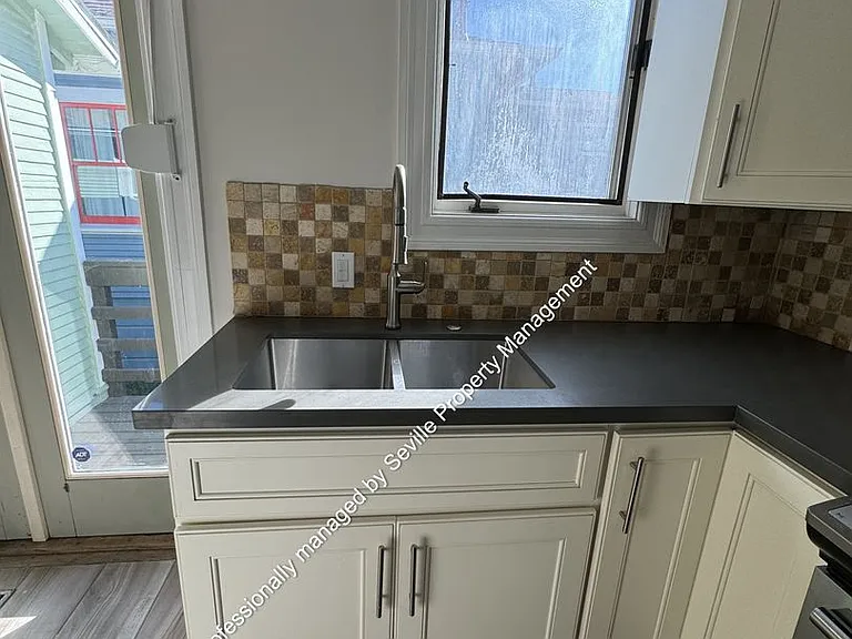 6525 Herzog St — Photo 23