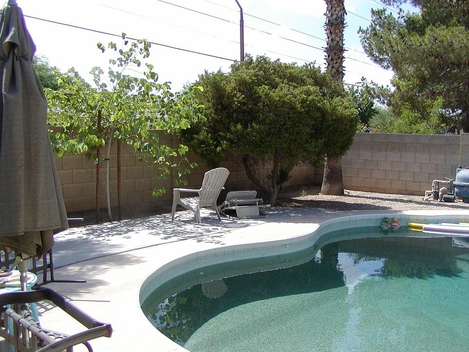 Pebble-Tec 9 ft Pool