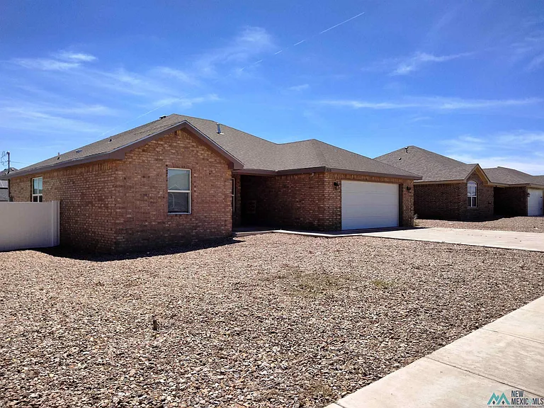 2115 Roadrunner Dr — Photo 4