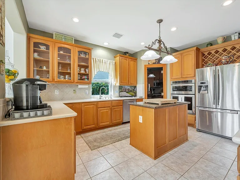 1639 Lakeside Enclave Dr — Photo 16