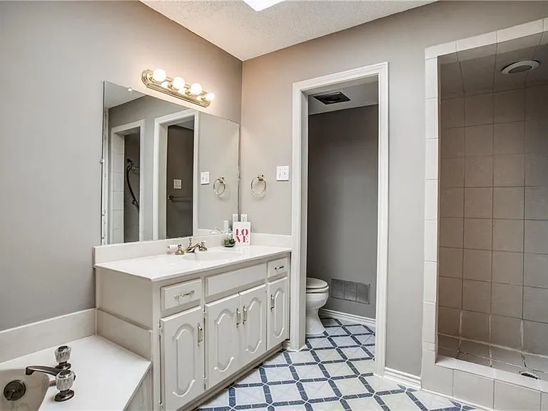 4401 Fremont Ln — Photo 7
