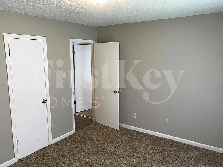 5015 Hickory Bark Dr — Photo 17