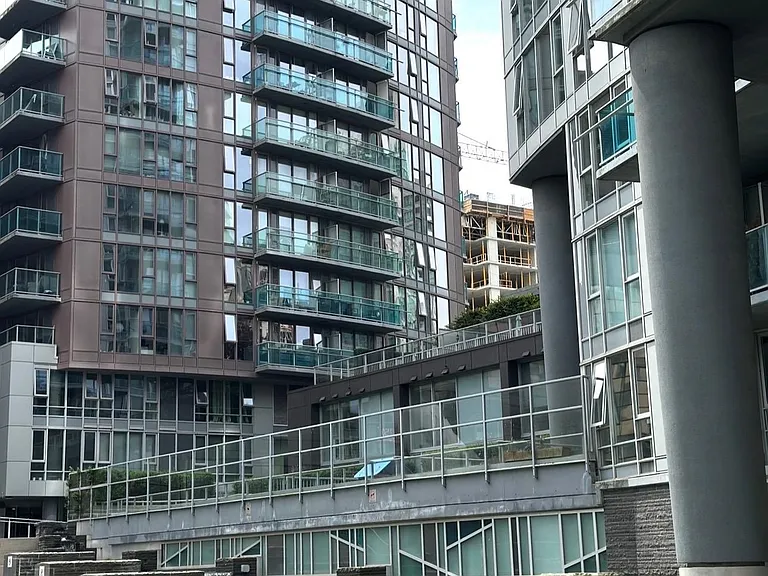 233 Robson St — Photo 5