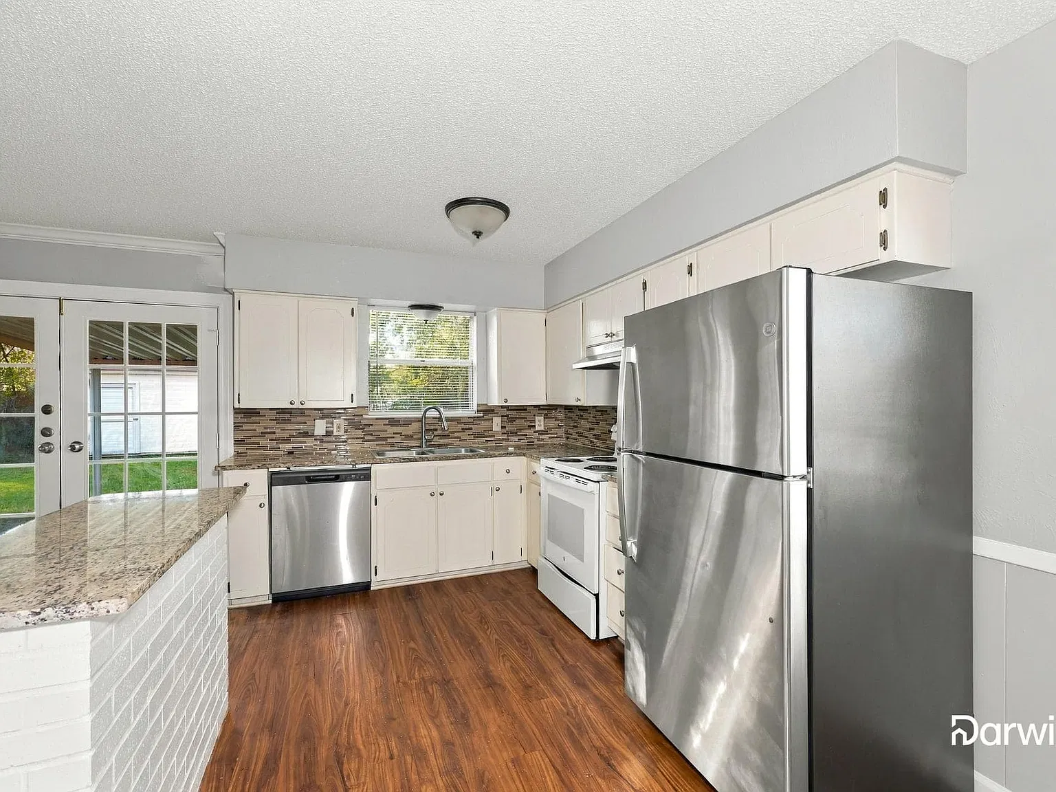 3 bed, 2.0 bath, 1615 sqft, $1,860 — Photo 2