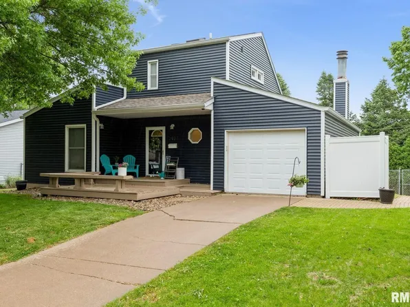 2927 S Hampton Dr, Bettendorf, IA 52722