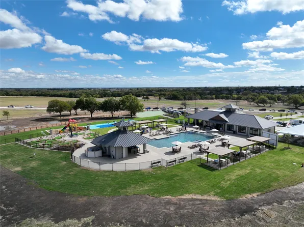 1241 Highland St, Red Oak, TX 75154