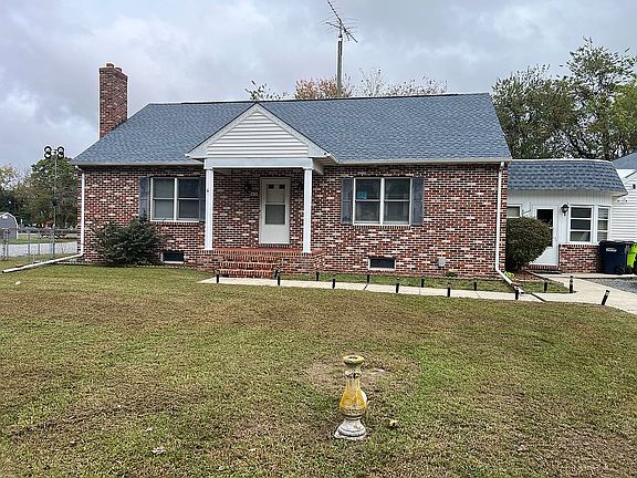 2nd image of 613 Palmer St