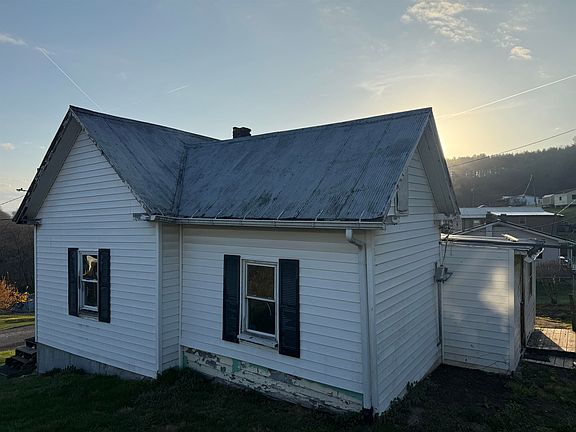 4th image of 1023 Ramsey Mountain Rd