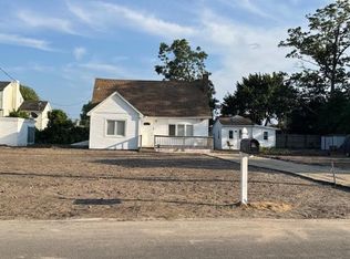 (Undisclosed Address), Shirley, NY 11967