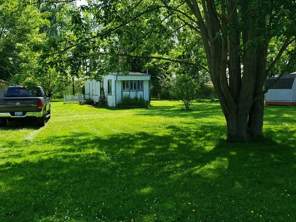 3891 Middle Channel Dr, Harsens Island, MI 48028