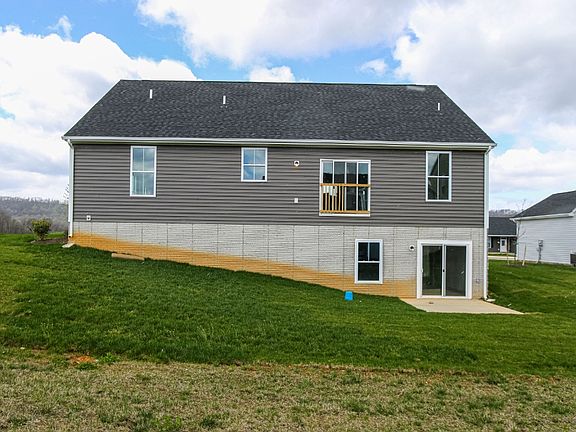 Collins - Exterior