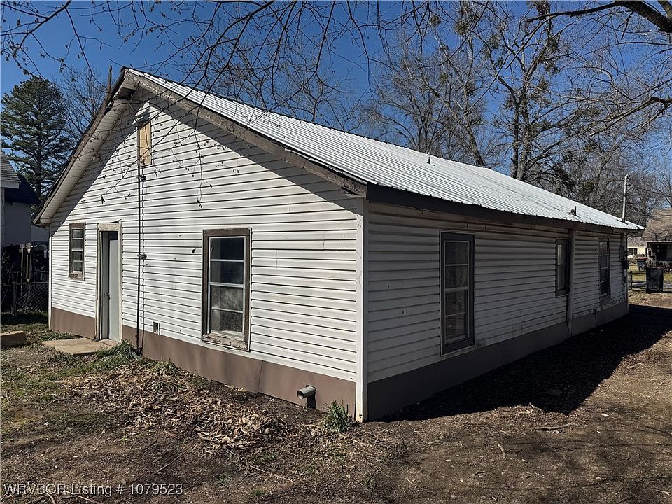 2nd image of 519 London St