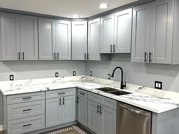 3rd image of 2654 Treelane Ave