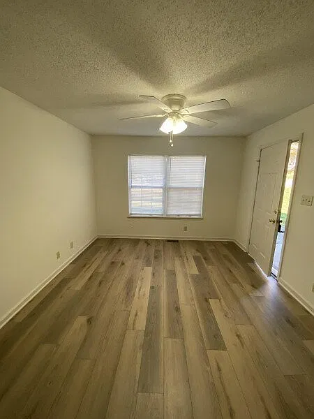 2 bed, 1.0 bath, 850 sqft, $850 — Photo 3