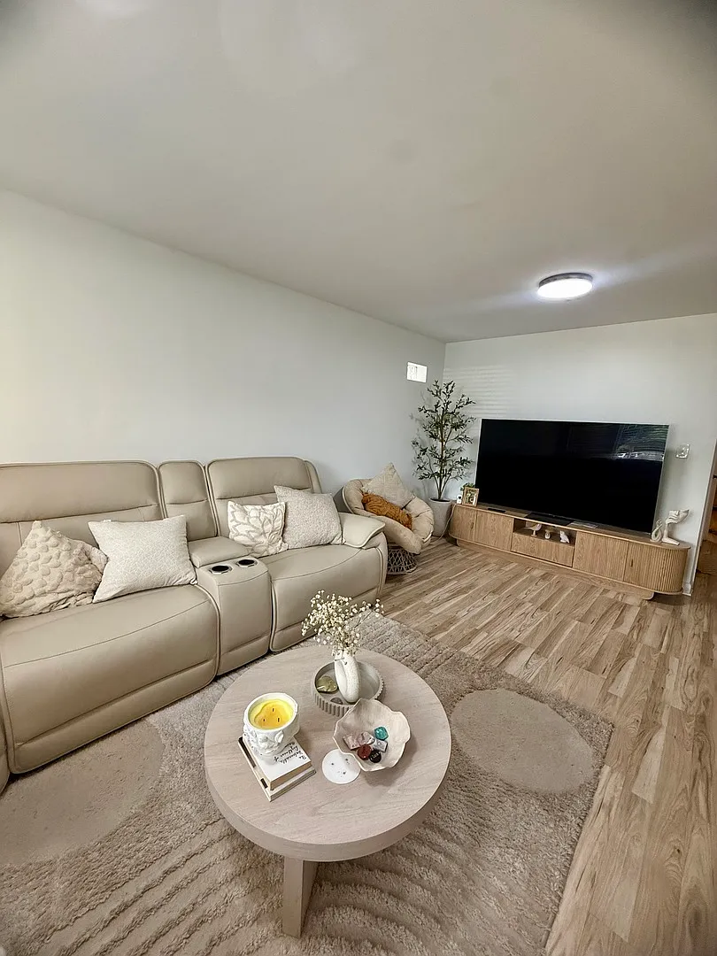 2 bed, 1200 sqft, $2,075 — Photo 4