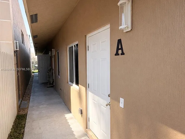 1015 NW 8th Ave #A-B — Photo 2