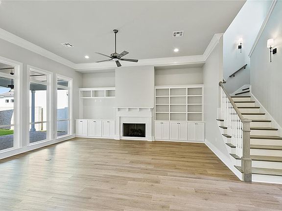 4th image of 144 Laura Ln