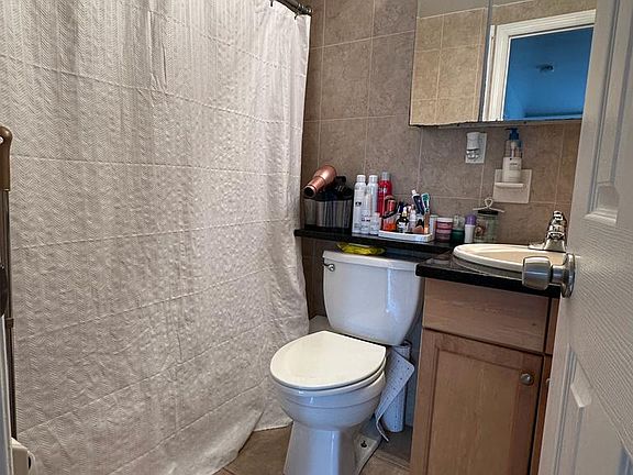 5th image of 2522 14th Pl APT 3F